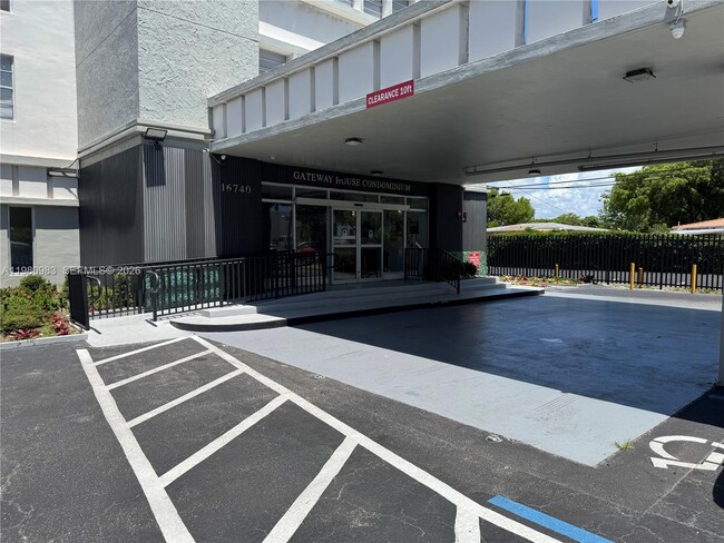 Building Photo - 16740 NE 9th Ave