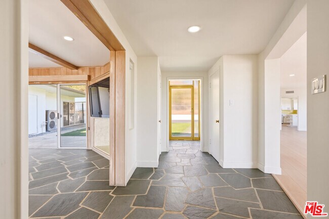 Building Photo - 1682 Larco Way