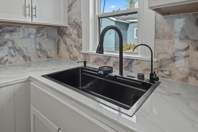 Building Photo - 1935 Maddy Ln