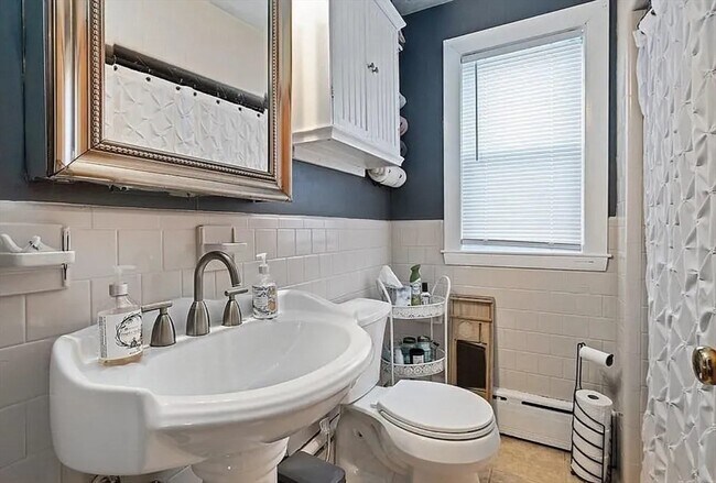 Building Photo - 289 Milton St