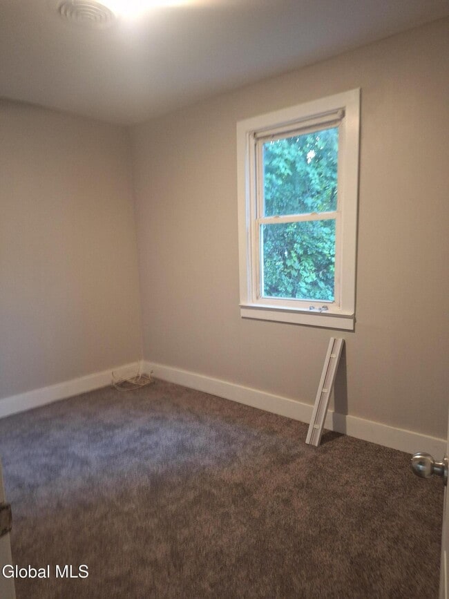 Building Photo - 2A Hillview Ave