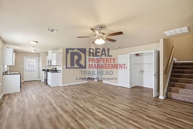 Building Photo - 901 Dart Ct