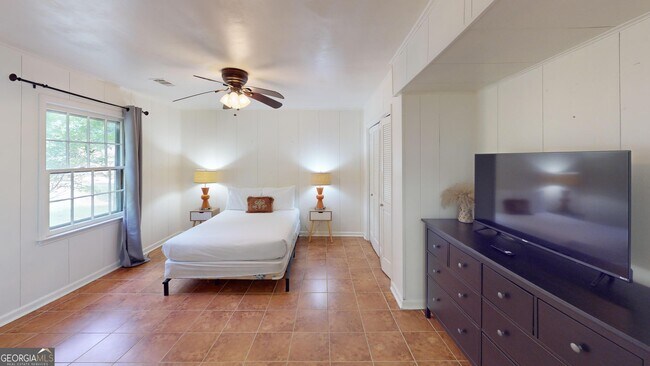 Building Photo - 2431 Weatherford Ct