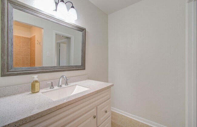 Building Photo - 15611 La Casa Ln