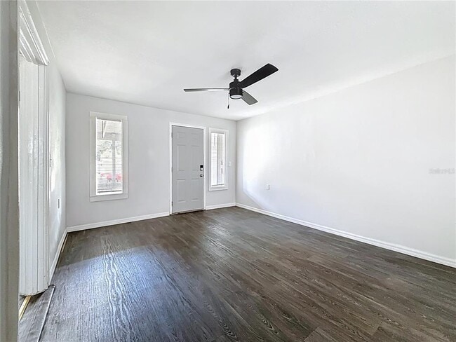 Building Photo - 618 17th Ave S