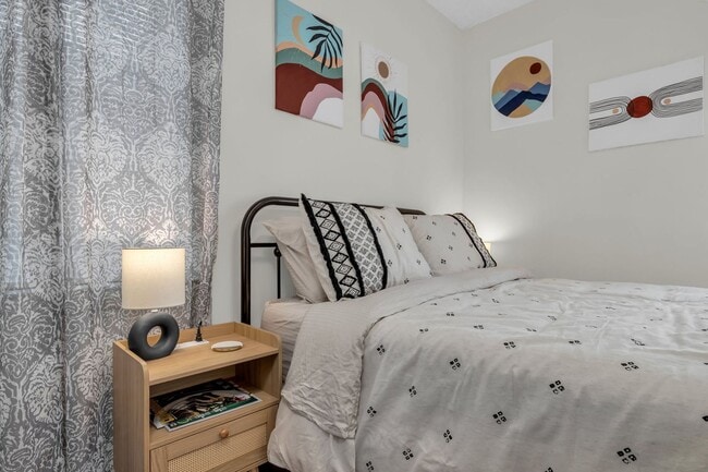 Building Photo - 306-306 Glenwood Cir