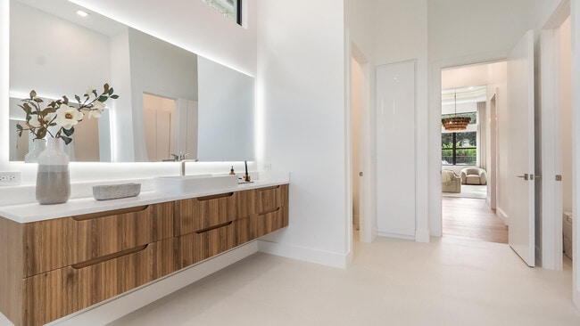 Building Photo - 17400 Rosella Rd