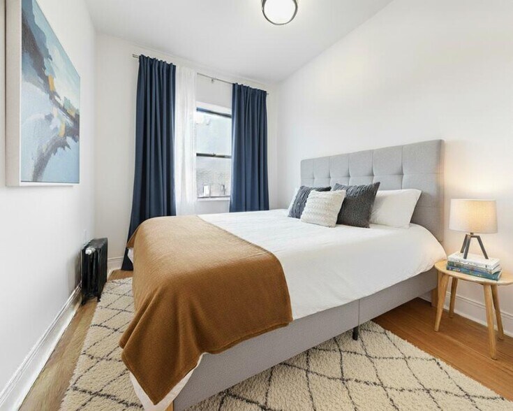 Building Photo - Carmine Street