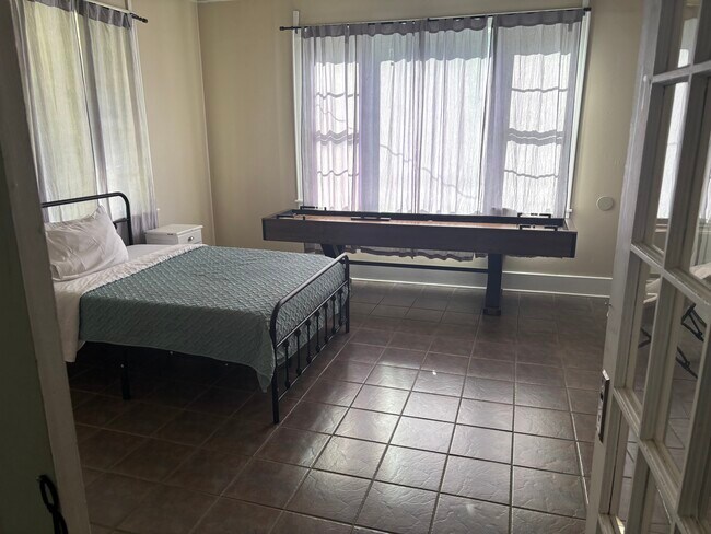 Building Photo - Air bnb
