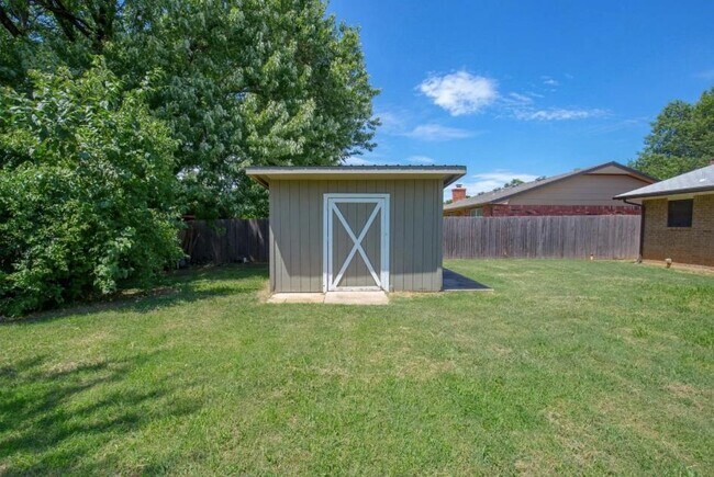 Building Photo - 600 Kay Hill Ln