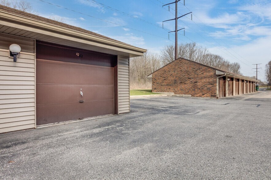 Building Photo - 9082 N Park Plaza Ct
