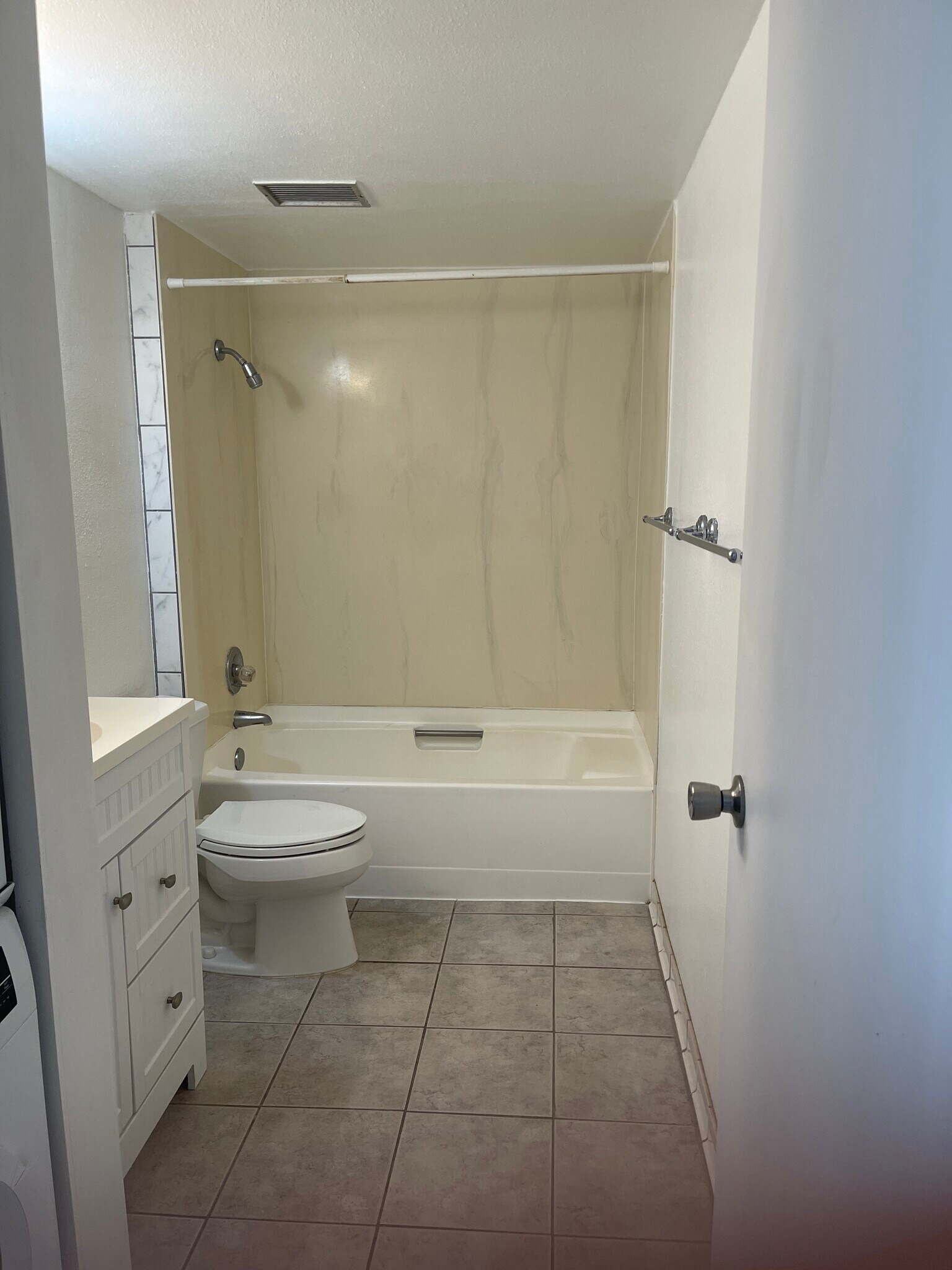 Building Photo - 2600 Pualani Way