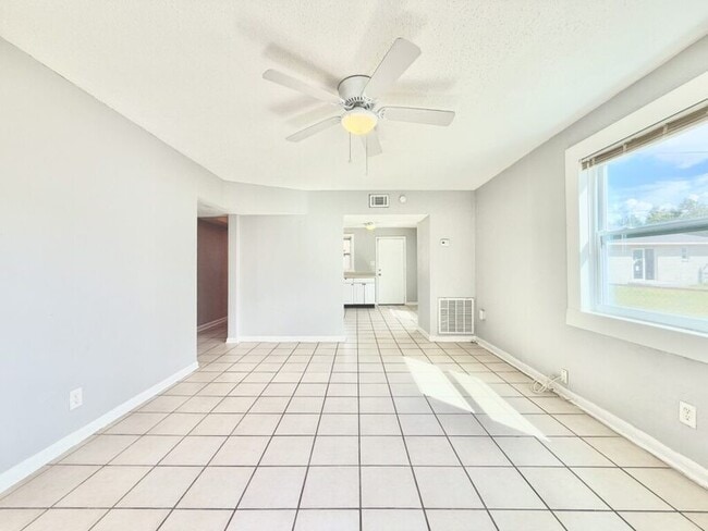 Building Photo - 1138 30th St S