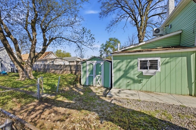 Building Photo - Cozy & Modern 1-Bed, 2-Bath Tiny Home – Renovated in Columbus!