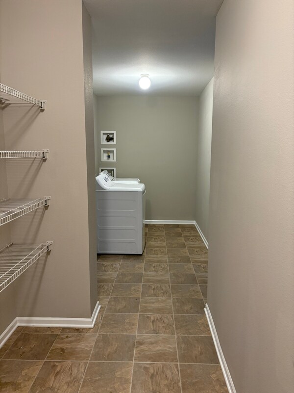 Building Photo - 722 Sinclair Dr