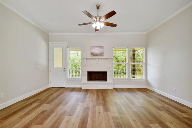 Building Photo - 2109 Meadow View Dr