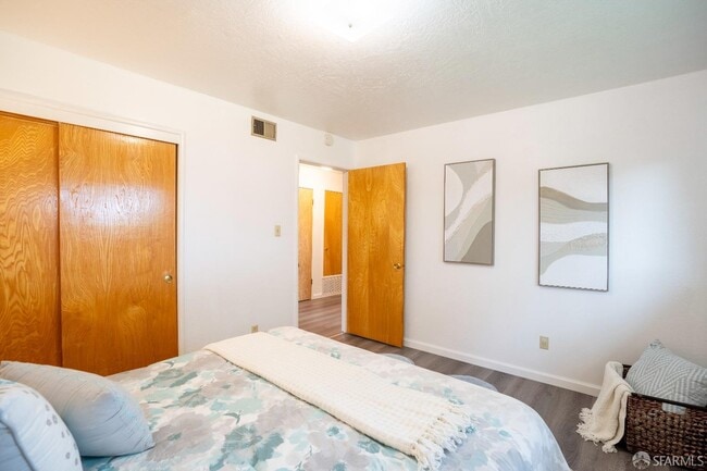 Building Photo - 4301 Hillview Dr