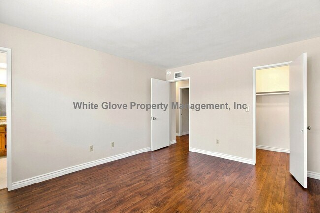 Building Photo - Charming Irvine 3 Bedroom Home with Vaulted Ceilings, Fireplace & Community Pool