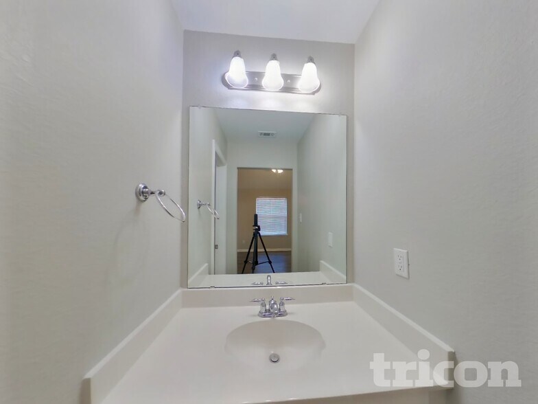 Building Photo - 114 Cole St