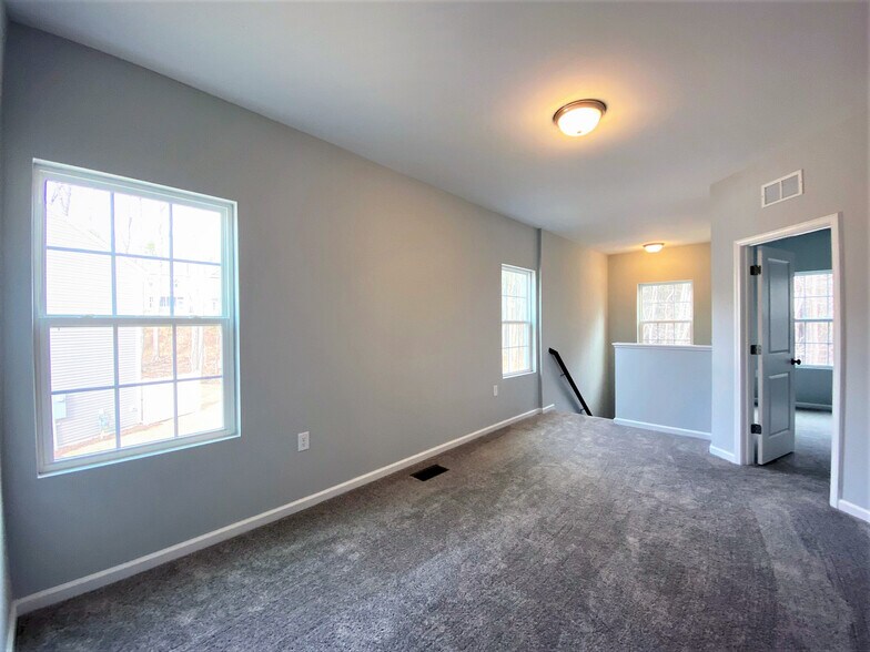 Building Photo - 621 Great Eno Path