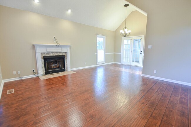 Building Photo - Pet Friendly Three Bedroom with Bonus!