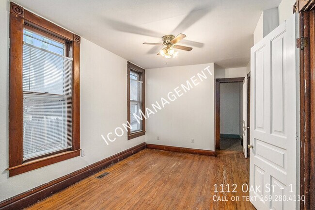 Building Photo - 1112 Oak St