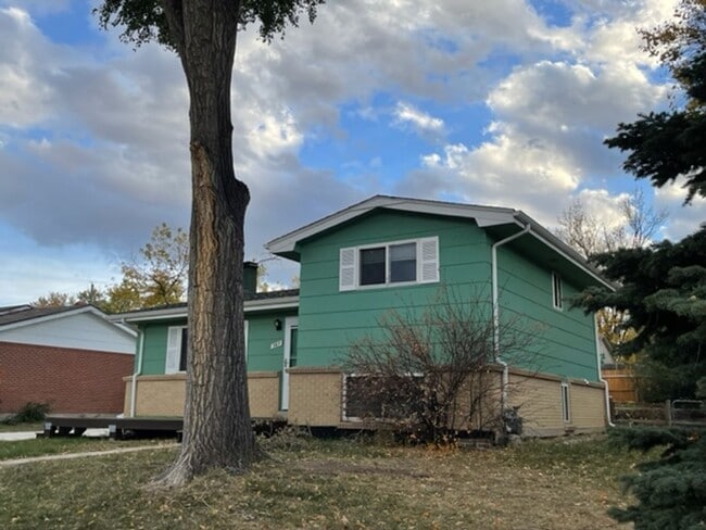 Building Photo - 387 S Queen Cir