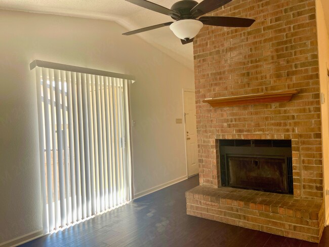 Building Photo - Woods Hole 14506-14508