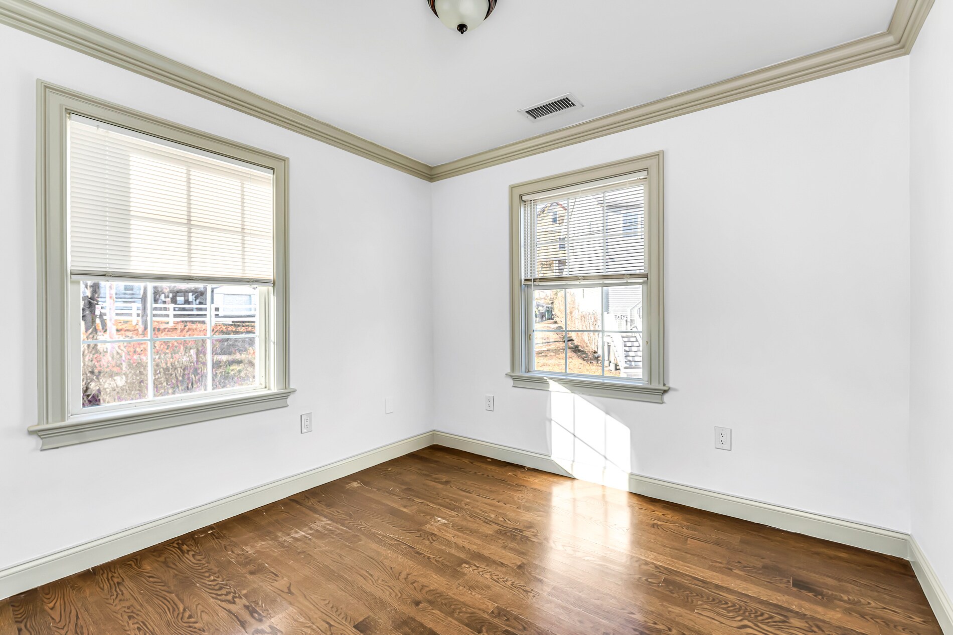 Building Photo - 2601 Washington St