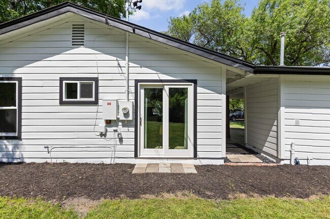 Building Photo - 5803 Blythewood Dr