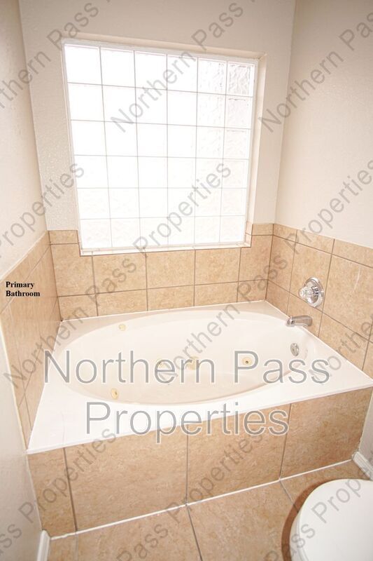 Building Photo - 10790 Adin St
