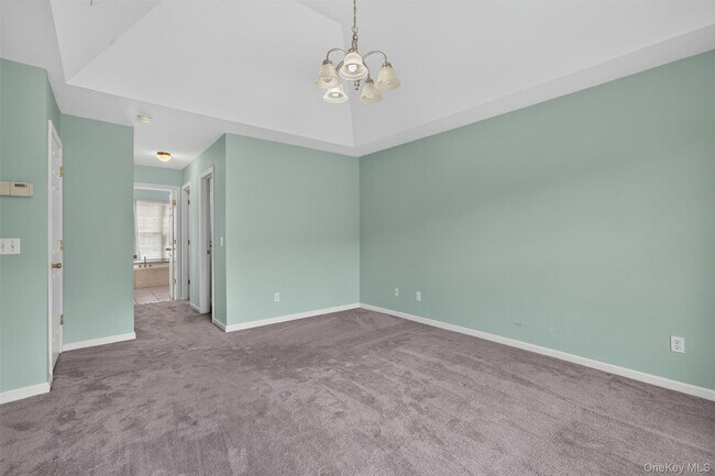 Building Photo - 5 Oldwyck Crescent