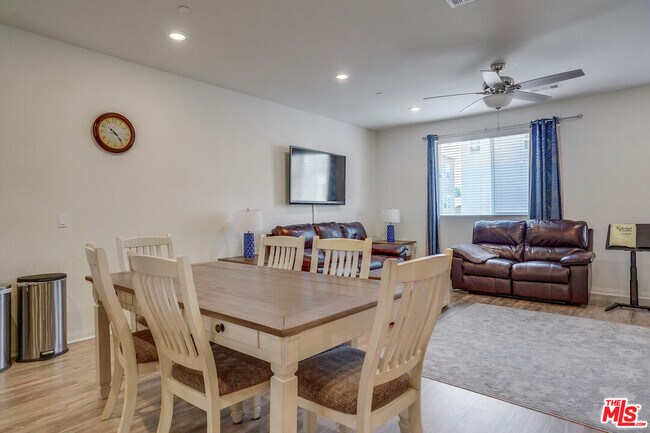 Building Photo - 20619 Oakglen Ln