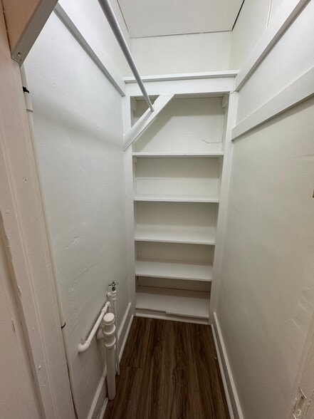 Building Photo - 1210 S Cornelia St