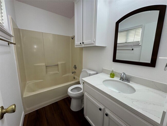 Building Photo - 12900 Hymeadow Dr