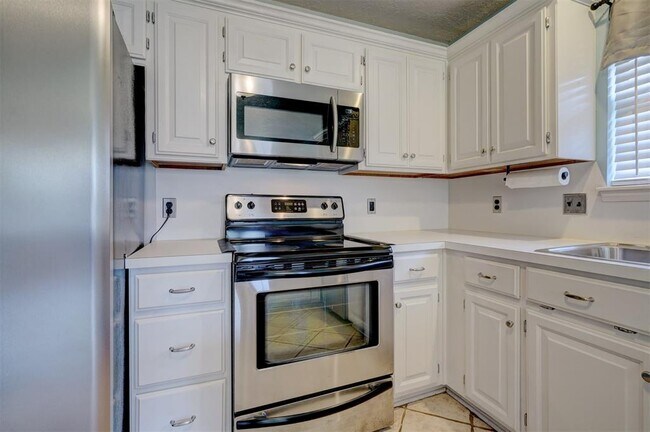 Building Photo - 1019 Dustin Dr