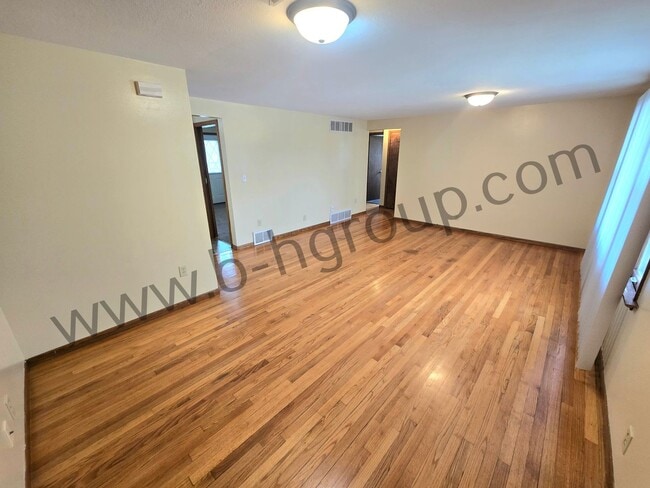 Building Photo - 8059 27th Ave