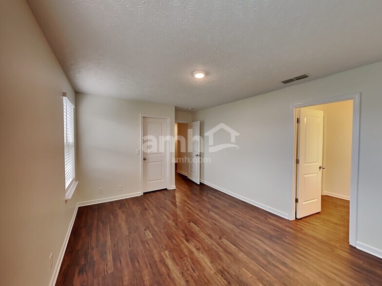 Building Photo - 3331 Foxside Ln