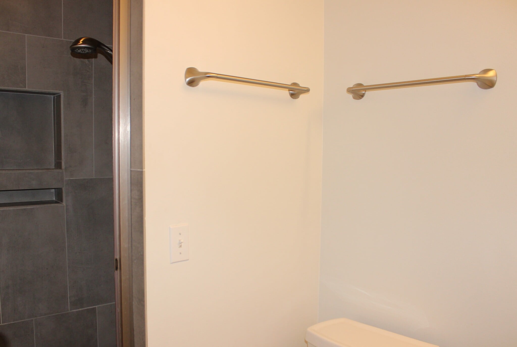 Building Photo - 9042 SW Monterey Pl