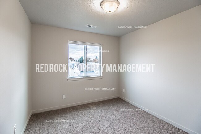 Building Photo - 203 Woodlawn Ln