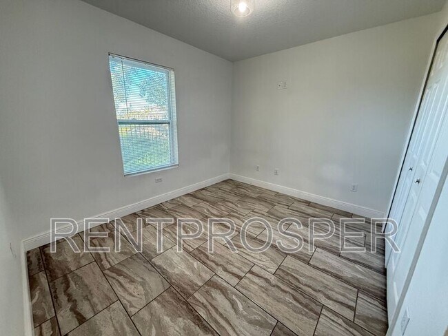 Building Photo - 1217 25th St