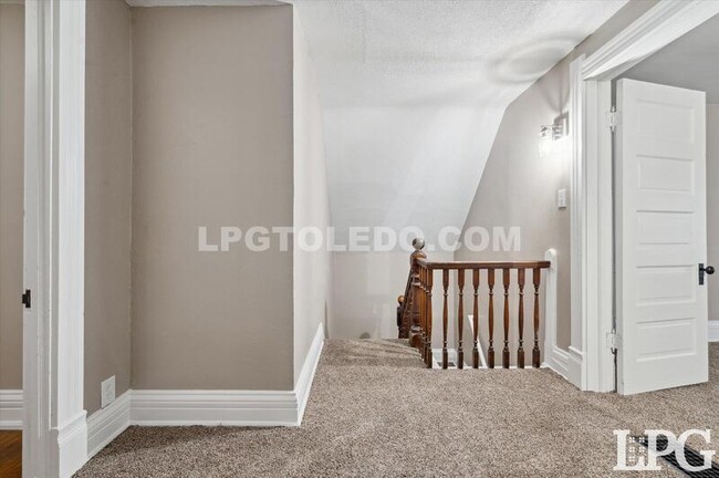 Building Photo - 533 Raymer Blvd