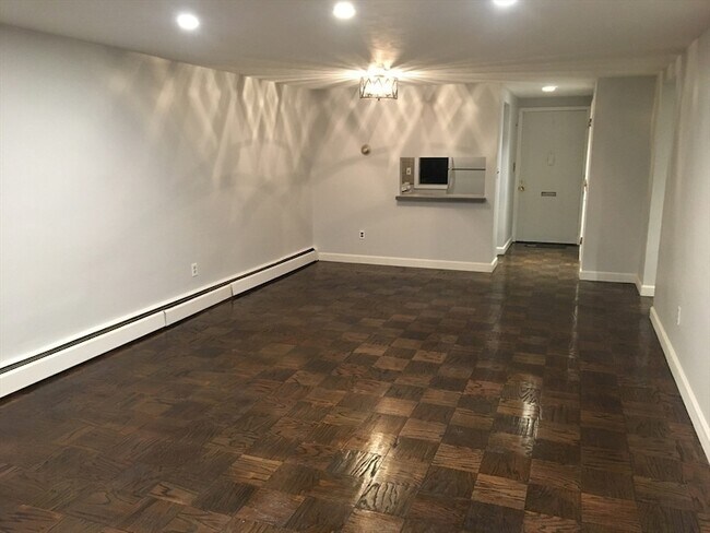 Building Photo - 315 Neponset St