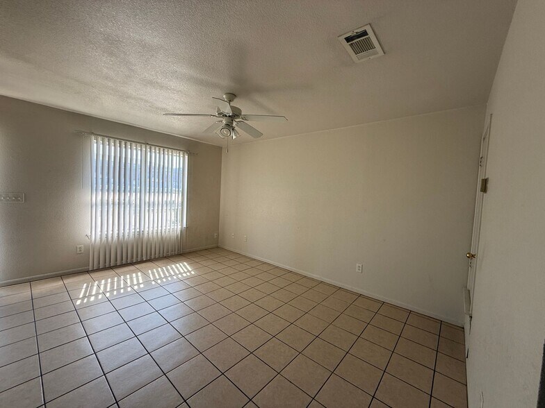 Building Photo - 2813 Cantabrian Dr