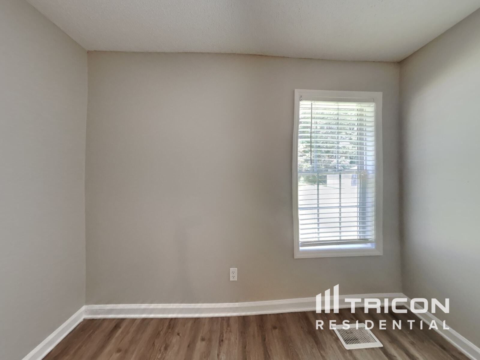 Building Photo - 2112 McKinnon Dr