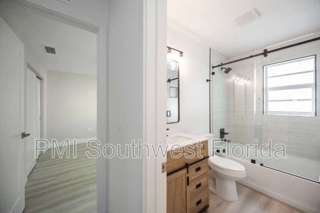 Building Photo - 5039 N Beach Rd