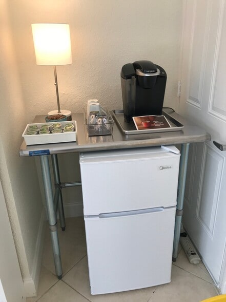 Building Photo - 1420 NE 17th Terrace