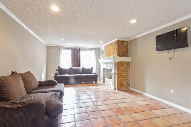 Building Photo - 10815 Cypresswood Dr