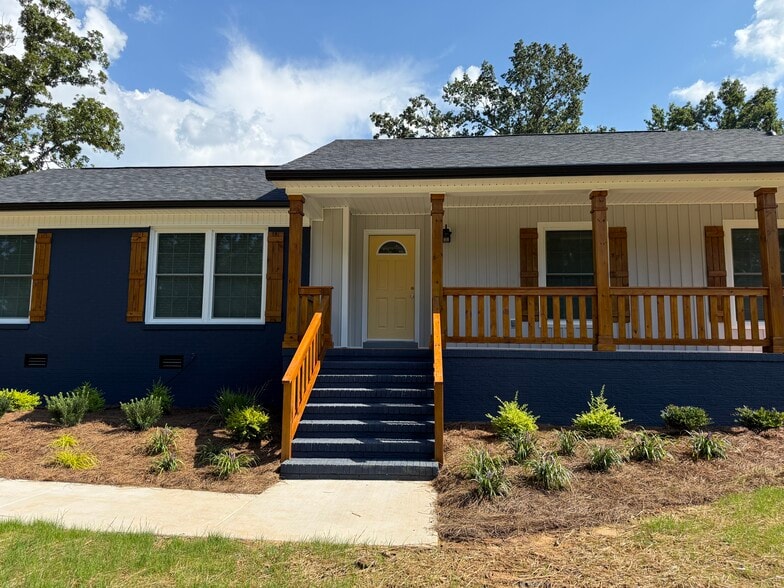 Primary Photo - 725 Brookside Dr