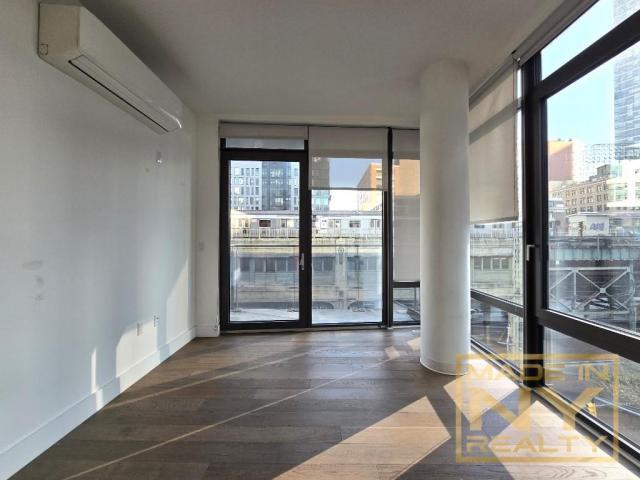 Building Photo - 1 bedroom in LONG ISLAND CITY NY 11101